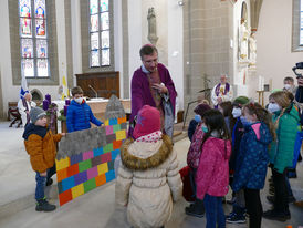 Bischof Dr. Michael Gerber besucht St. Crescentius (Foto: Karl-Franz Thiede)